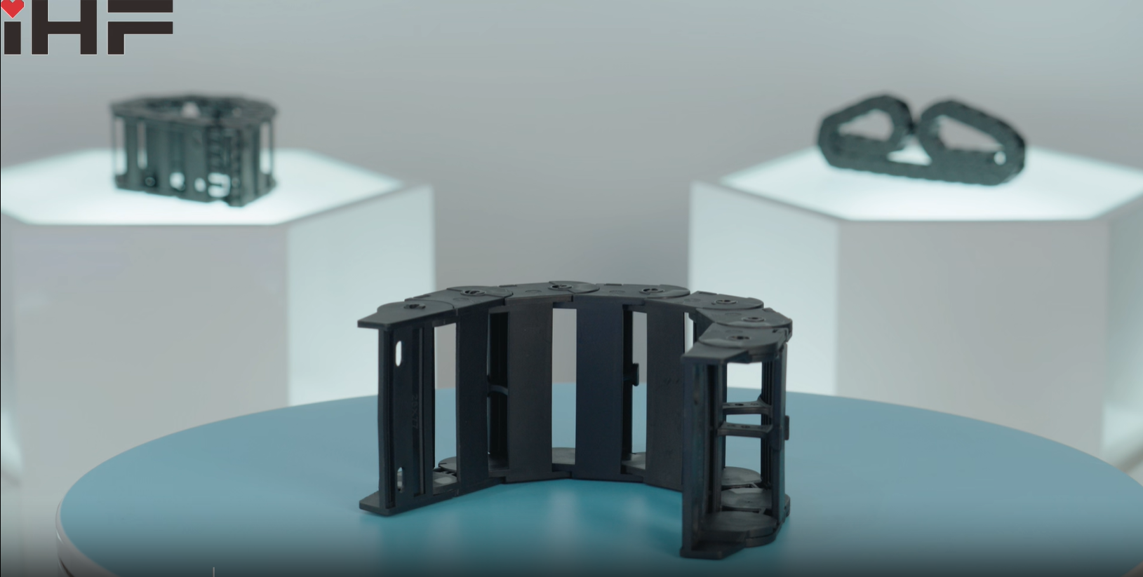 تحسين حماية الكابلات باستخدام حلول حامل الكابلات البلاستيكية المخصصة